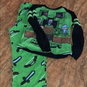 Minecraft pajamas size 6/7